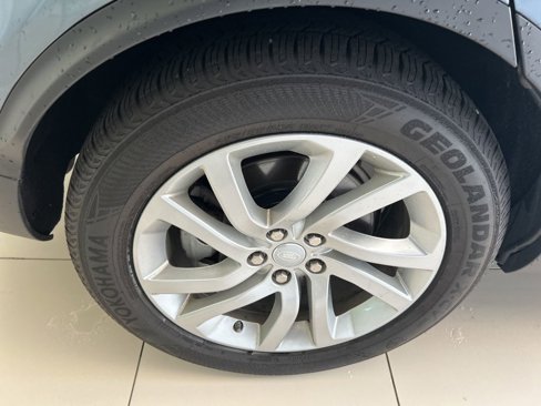 Used 2019 Land Rover Discovery HSE image 20
