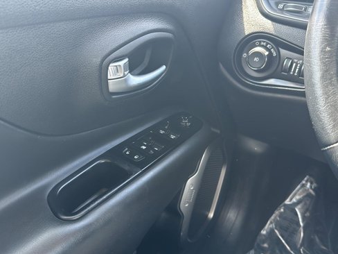 Used 2020 Jeep Renegade Limited image 19