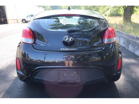 Used 2013 Hyundai Veloster w/ Tech Pkg image 6