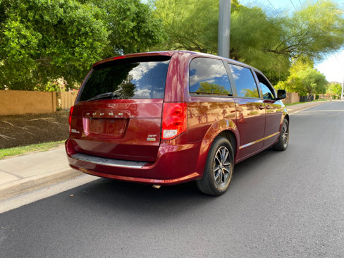Used 2018 Dodge Grand Caravan GT image 2