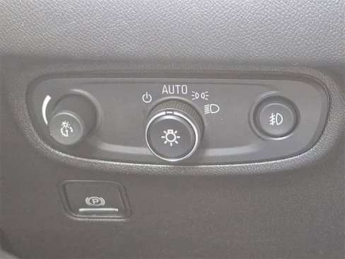 Used 2023 GMC Terrain SLT image 28