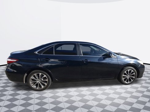 Used 2017 Toyota Camry SE image 5