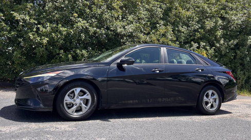 Used 2021 Hyundai Elantra SE image 3