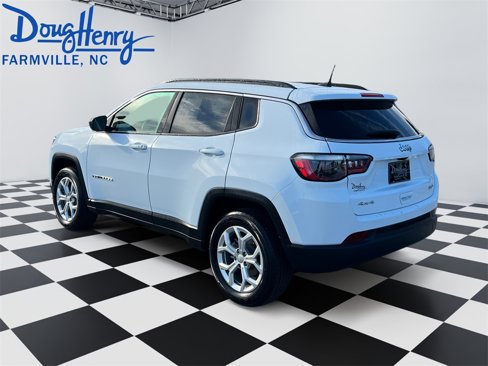 Used 2024 Jeep Compass Latitude image 3