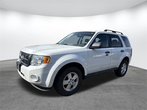 Used 2011 Ford Escape XLT image 2