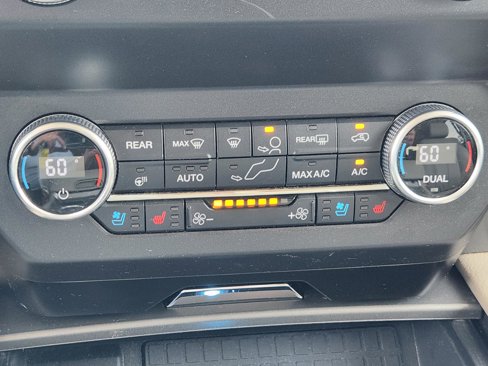 Used 2021 Ford Expedition XLT image 13