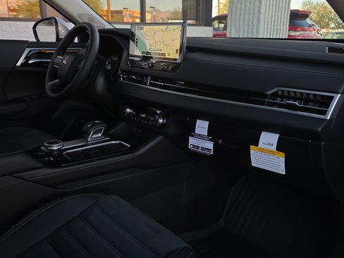 New 2025 Mitsubishi Outlander SE image 24