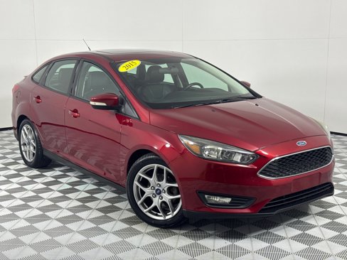 Used 2015 Ford Focus SE w/ Equipment Group 201A image 2