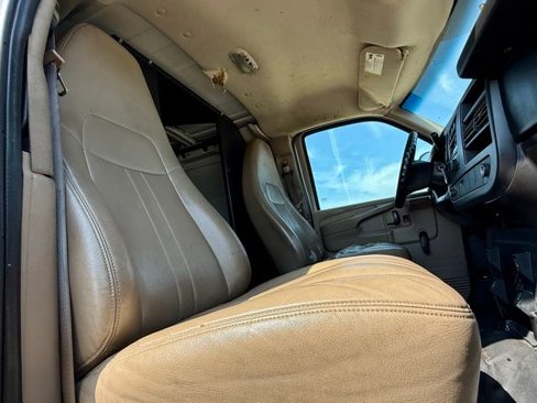 Used 2010 Chevrolet Express 1500 image 11