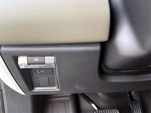 Used 2020 Land Rover Defender 110 SE image 28