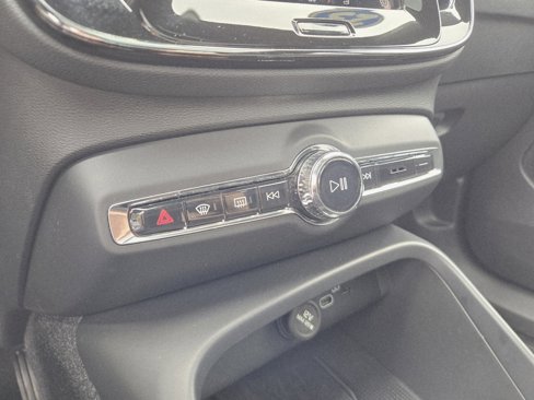 Certified 2023 Volvo XC40 Recharge Ultimate image 28
