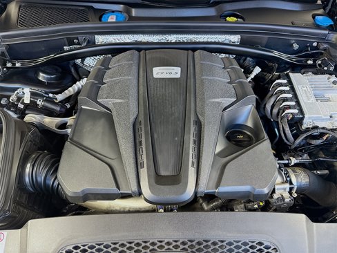 Certified 2022 Porsche Macan S image 24