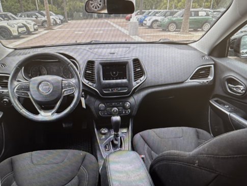 Used 2019 Jeep Cherokee Latitude w/ Cold Weather Group image 28