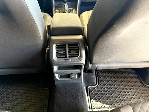 Used 2018 Volkswagen Tiguan S image 19