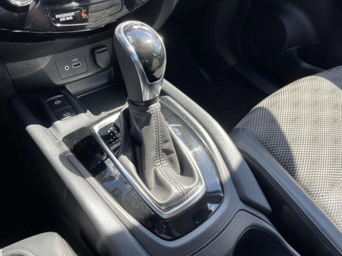 Used 2022 Nissan Rogue Sport SV w/ Technology Package image 30
