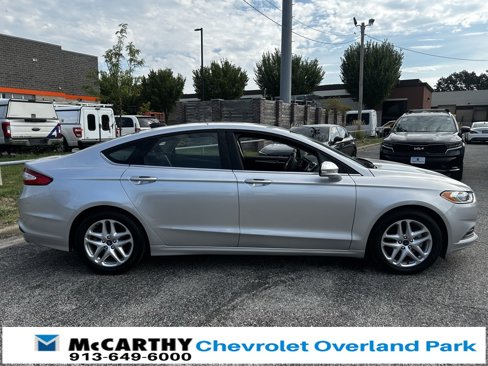 Used 2013 Ford Fusion SE image 2