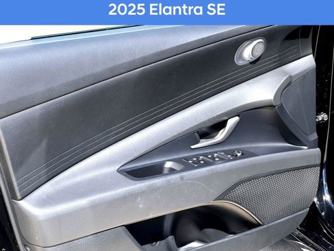 New 2025 Hyundai Elantra SE image 12