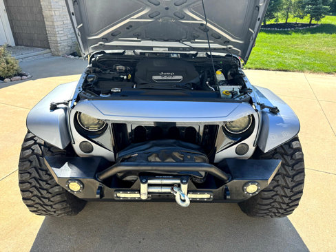 Used 2013 Jeep Wrangler Unlimited Sahara w/ Dual Top Group image 21