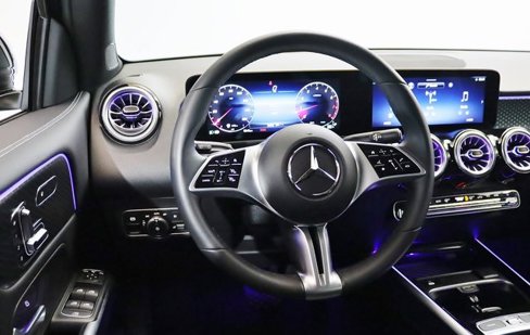 Used 2025 Mercedes-Benz GLB 250 4MATIC image 18