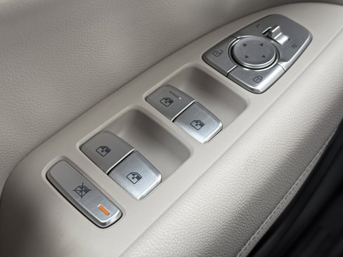 Used 2023 Genesis G70 2.0T image 29