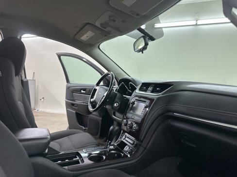 Used 2017 Chevrolet Traverse LT image 18