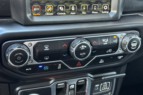 Used 2023 Jeep Wrangler Unlimited Sahara image 21