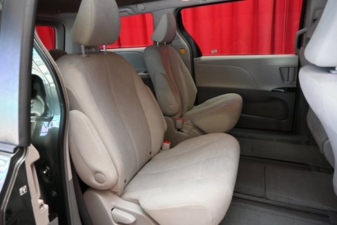 Used 2013 Toyota Sienna L image 8