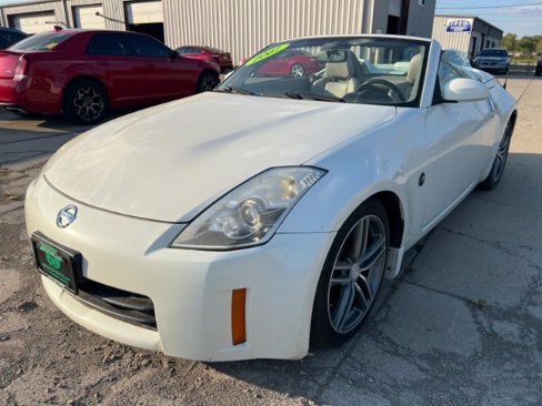 Used 2007 Nissan 350Z Touring image 2