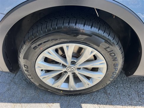 Used 2018 Volkswagen Tiguan SE image 9