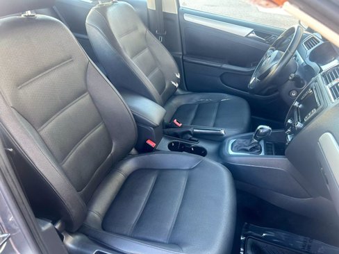 Used 2011 Volkswagen Jetta TDI image 15