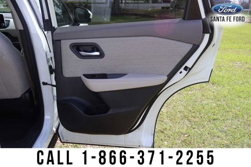 Used 2023 Nissan Rogue SV image 30