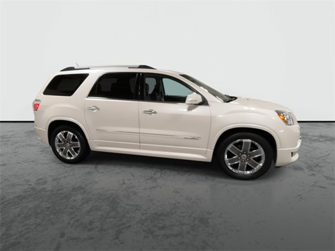 Used 2011 GMC Acadia Denali image 2