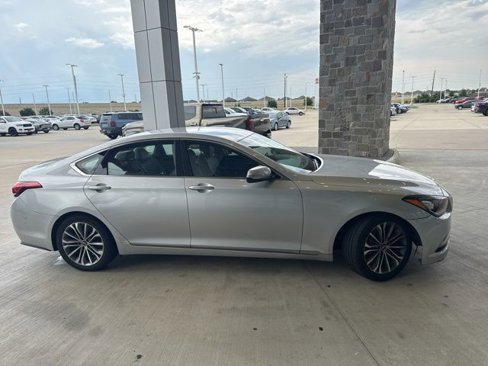 Used 2015 Hyundai Genesis 3.8 image 4