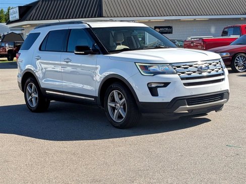 Used 2018 Ford Explorer XLT w/ Equipment Group 202A image 5