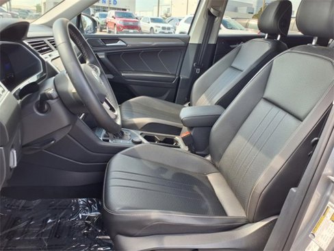 Used 2022 Volkswagen Tiguan SE image 18