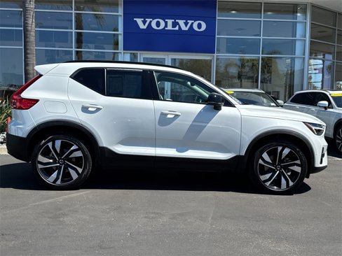 Certified 2025 Volvo XC40 B5 Plus image 6