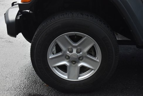 Used 2023 Jeep Gladiator Sport image 9