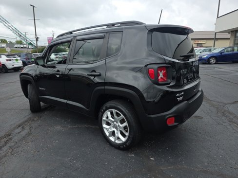 Used 2018 Jeep Renegade Latitude w/ Cold Weather Group image 4