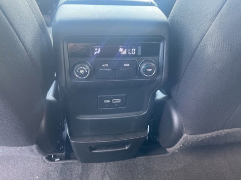 Used 2020 GMC Acadia SLE image 24