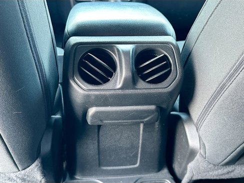 Used 2022 Jeep Wrangler Unlimited Sport image 30