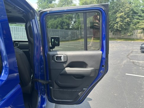 Used 2020 Jeep Wrangler Unlimited Sahara image 25
