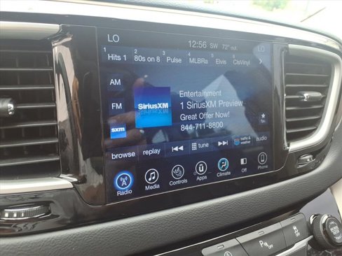Used 2017 Chrysler Pacifica Touring-L image 18