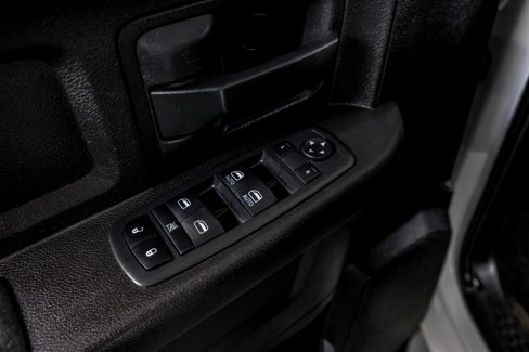 Used 2018 RAM 2500 Tradesman w/ Chrome Appearance Group image 32