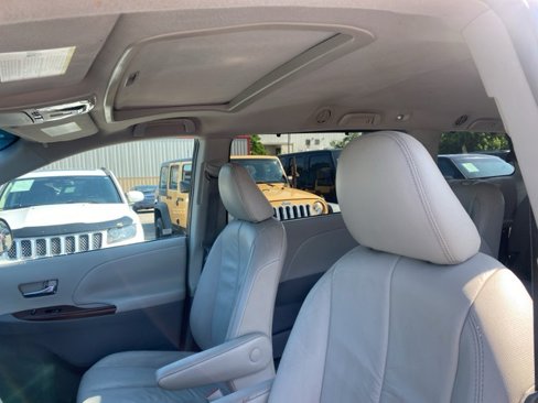 Used 2011 Toyota Sienna XLE image 11