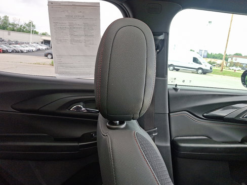 Used 2022 Chevrolet TrailBlazer RS w/ Sun and Liftgate Package image 13
