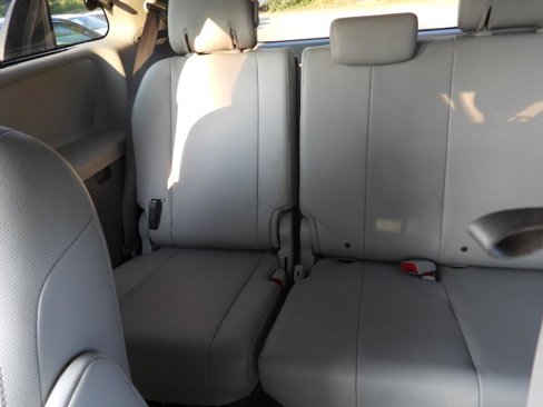 Used 2014 Toyota Sienna XLE image 30