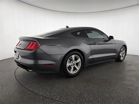 Used 2022 Ford Mustang Coupe image 2