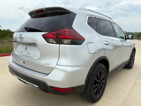 Used 2018 Nissan Rogue SV image 6