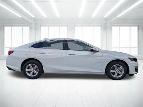 Used 2024 Chevrolet Malibu LT image 2