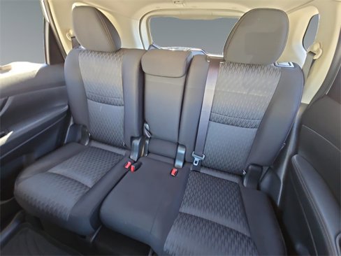 Used 2017 Nissan Rogue SV image 17